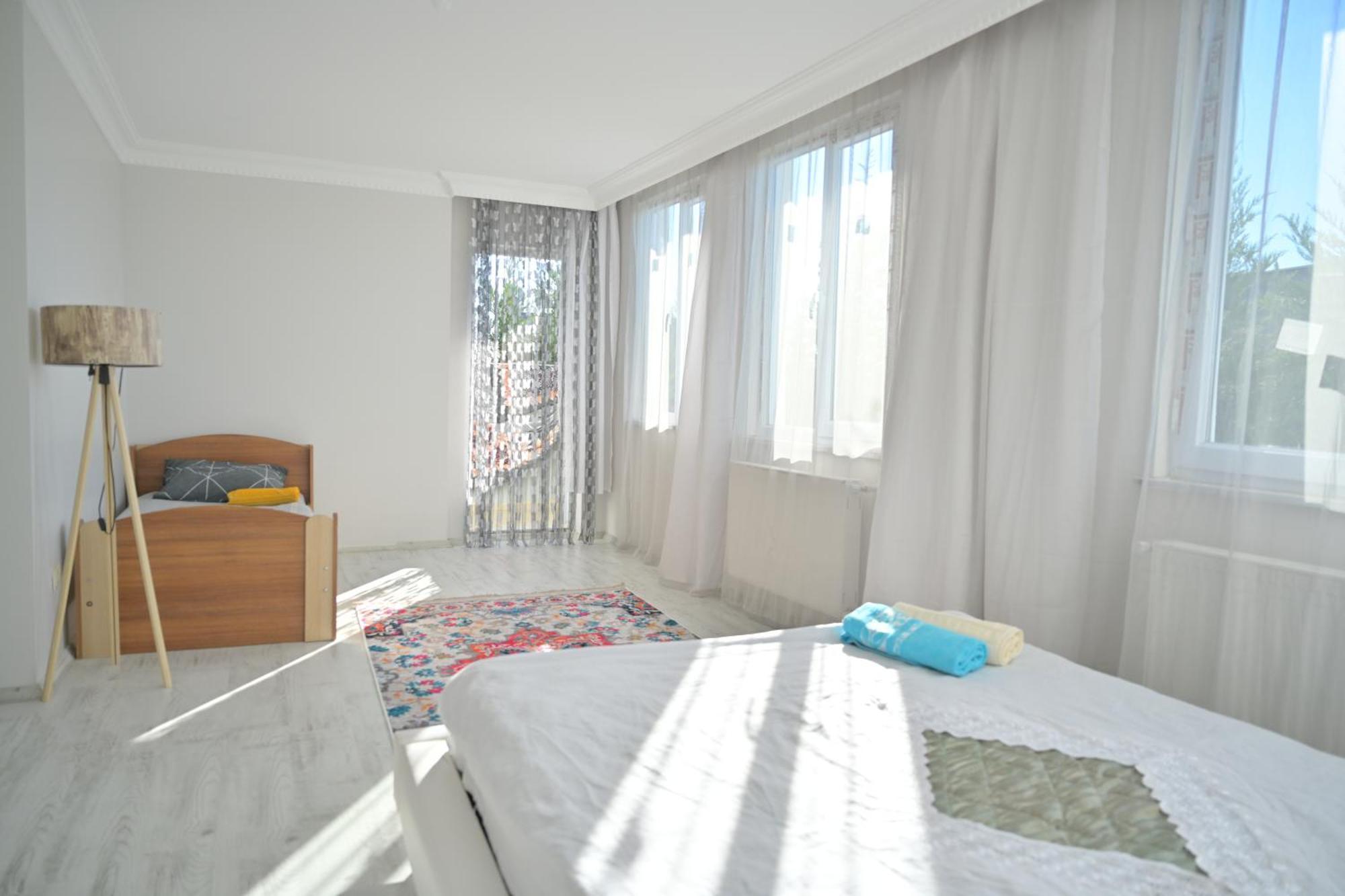 Ahmet Teacher Hotel,6 Minutes From The Airport Arnavutkoy Εξωτερικό φωτογραφία